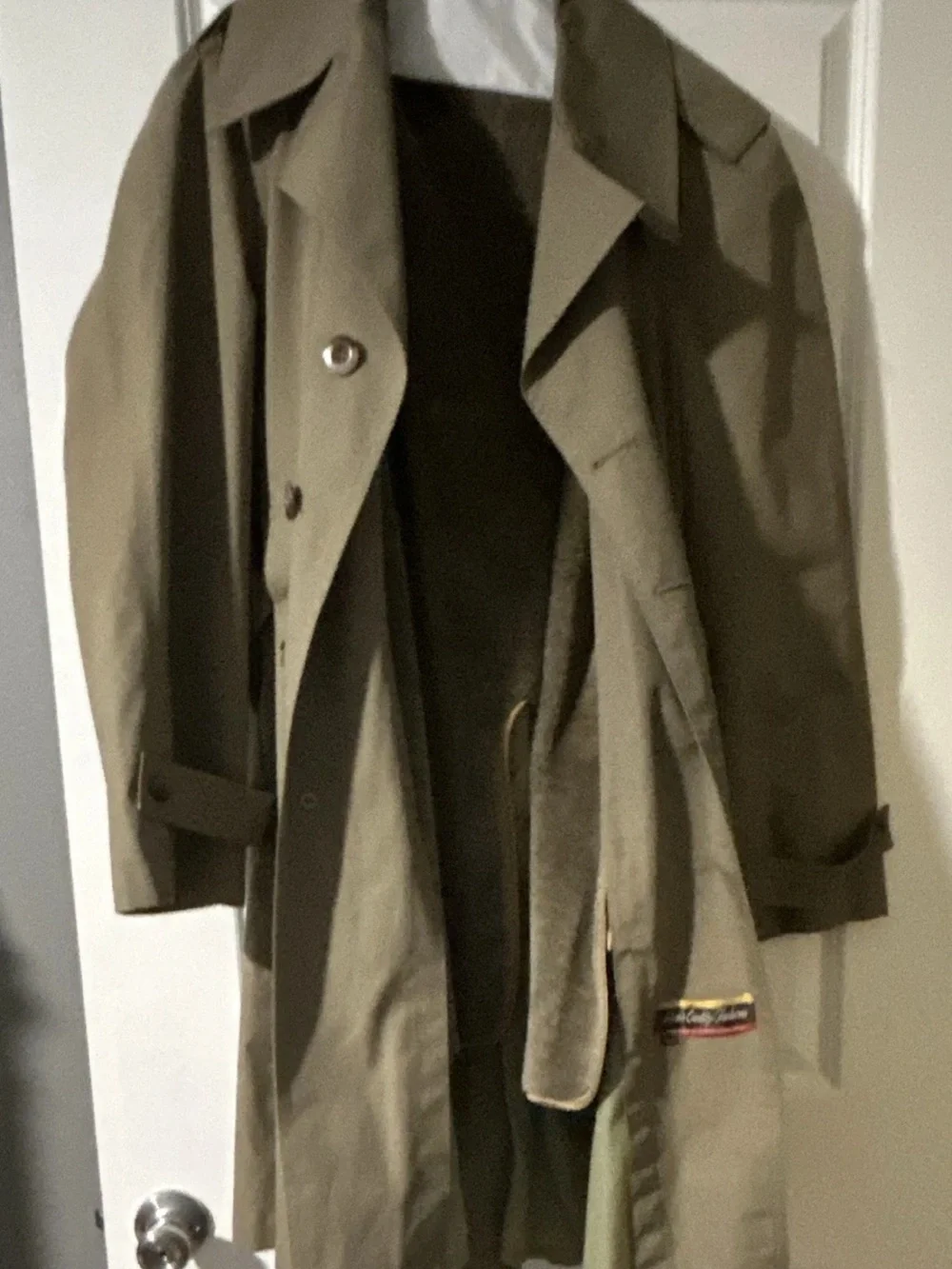 All Weather Men’s Brown Mid-Length Trench Coat lined pockets: Size 40R